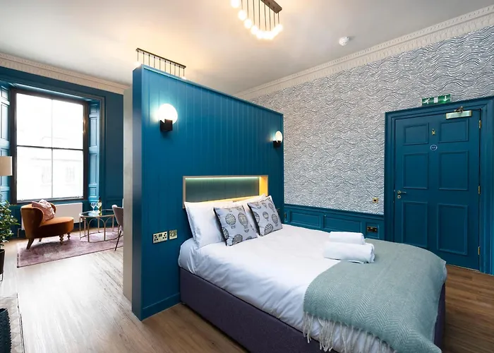 30 Castle Street 3*