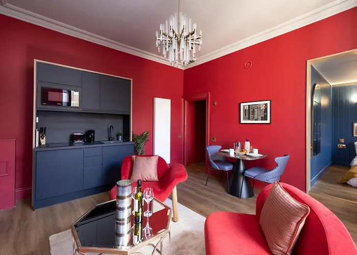 30 Castle Street 3*