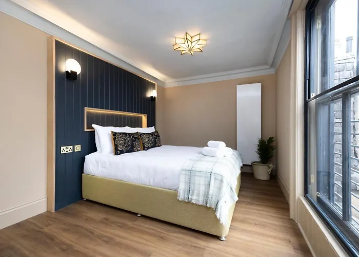 30 Castle Street 3*