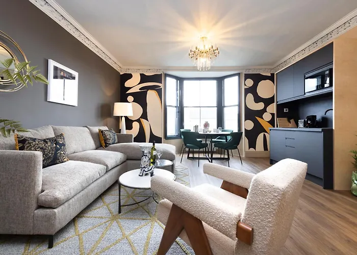 30 Castle Street 3*