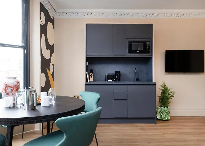30 Castle Street 3*