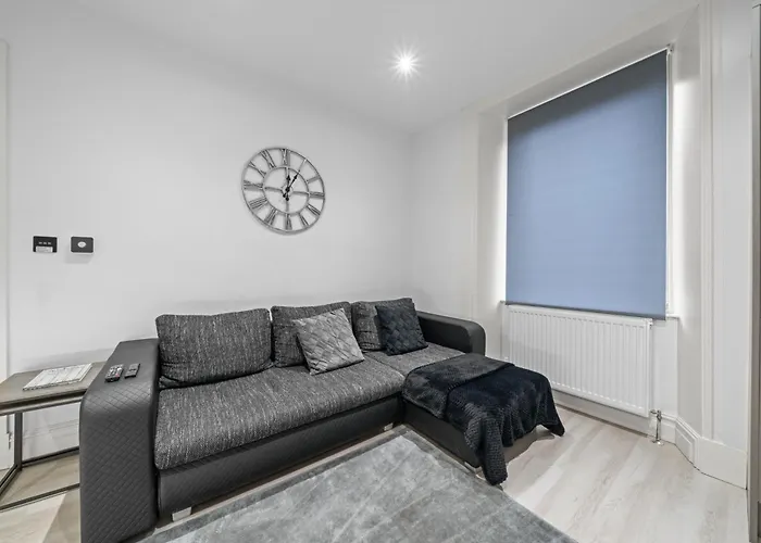 Upper Grove 2 Bedroom - * Edinburgh