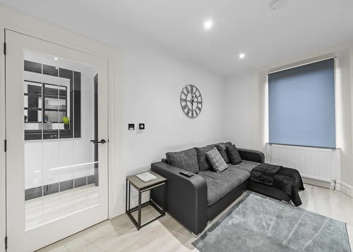Apartment Upper Grove 2 Bedroom -