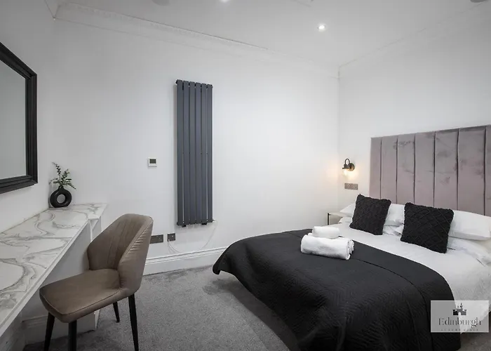 Апартаменты Royal Mile 2bedroom *