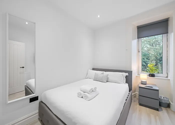 Upper Grove 2 Bedroom - * Edinburgh