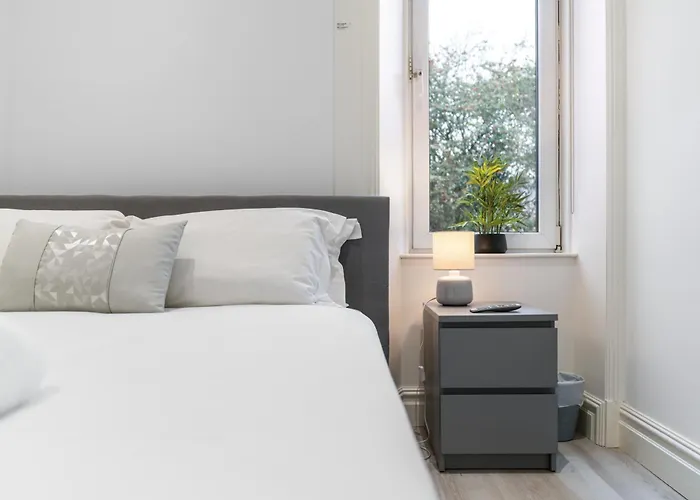 Apartment Upper Grove 2 Bedroom - *