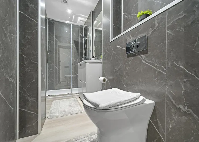 Upper Grove 2 Bedroom - Apartment *