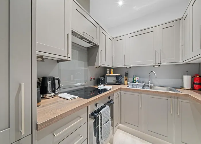 Upper Grove 2 Bedroom - Apartment