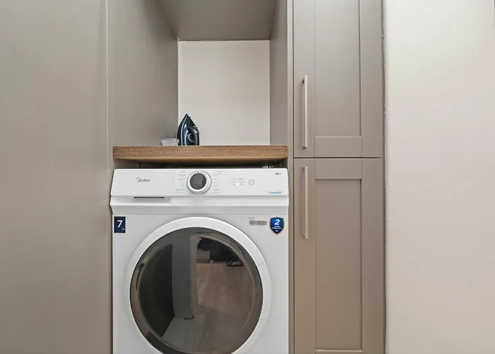 Upper Grove 2 Bedroom - Apartment