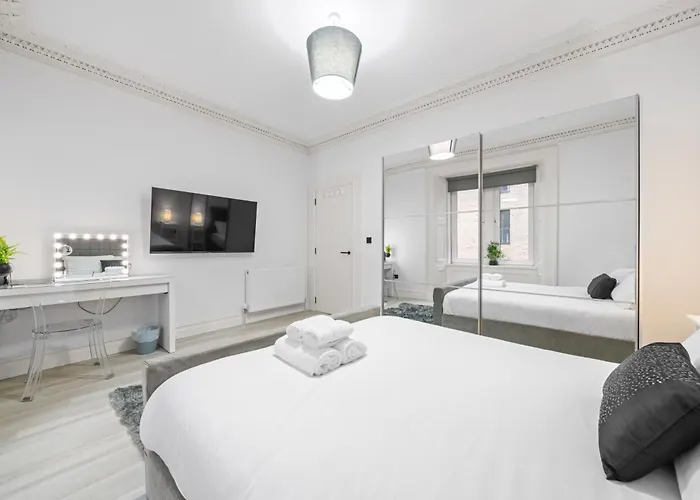Upper Grove 2 Bedroom - Apartment