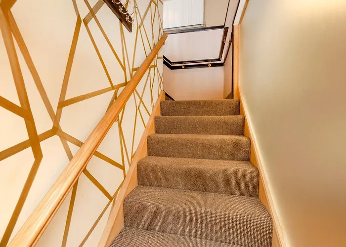 Argyl - 4 Bed On York Place, New Town *
