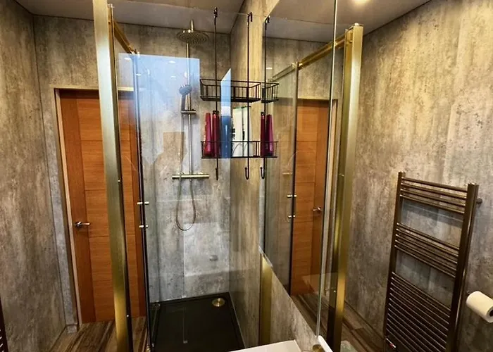 Maria- Bright And Modern Center .