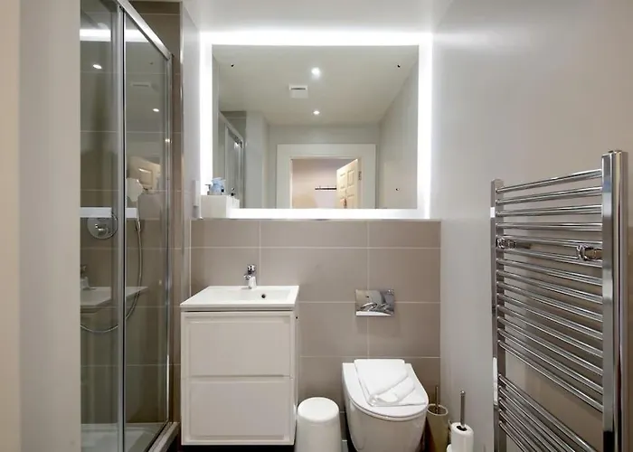 Bernard St - Bright And Spacious 1 Bed At The Shore! *