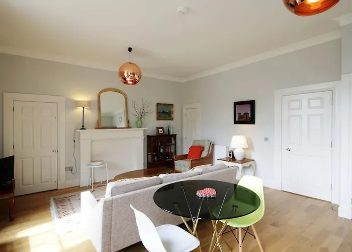 Bernard St - Bright And Spacious 1 Bed At The Shore!