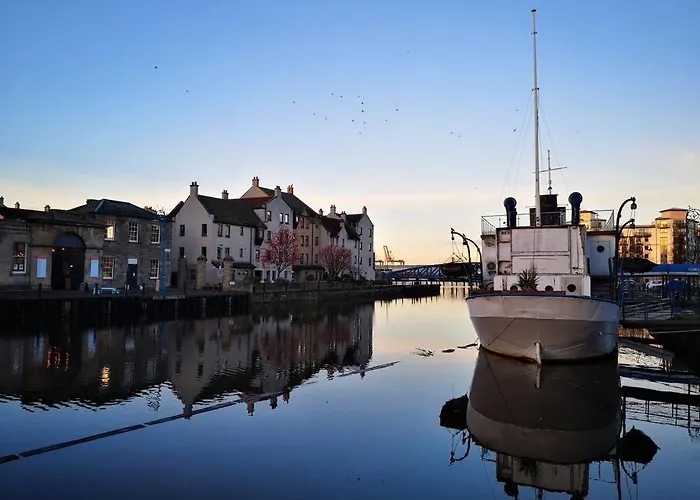 Daire Bernard St - Bright And Spacious 1 Bed At The Shore!