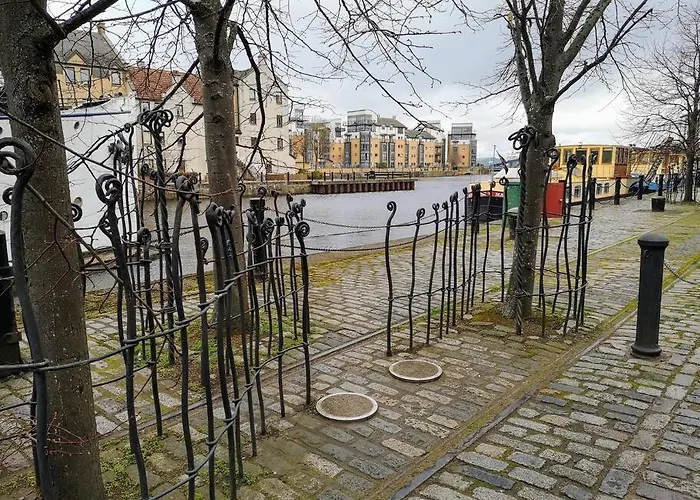 Bernard St - Bright And Spacious 1 Bed At The Shore! * Edinburgh