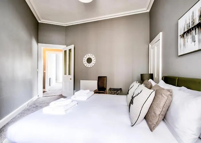 Apartmán Lothian Road - Perfect Centre Location. *
