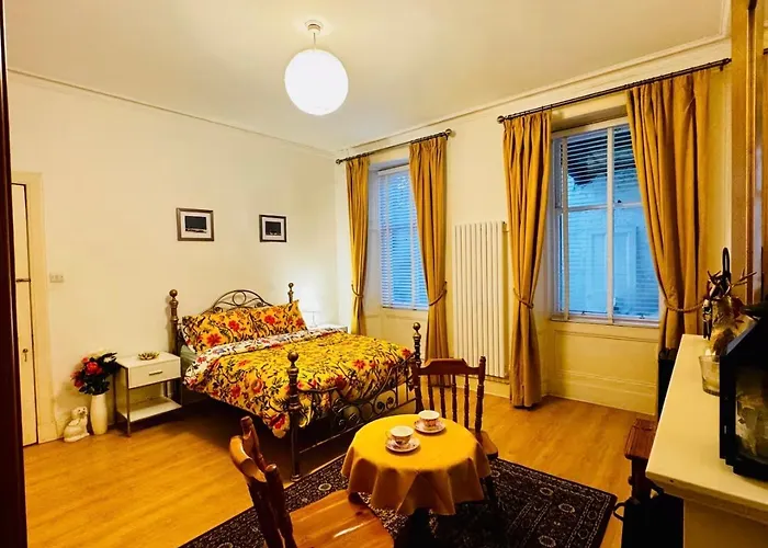 Charming With Private Bathroom In Centre * Edinburg
