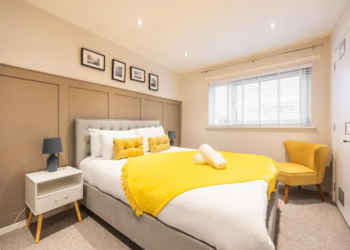 Ferienhaus Bright 1-bed With Garden Near Braid Hills Golf Course Edinburgh