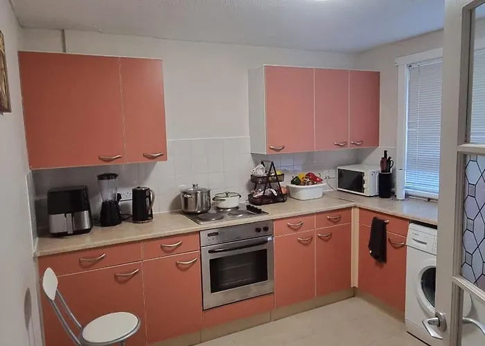 بيت ضيافة A Cozy One Bedroom In A 2 Bedroom Flat *