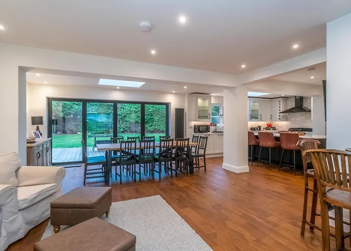 Spacious 5-bed With Garden Parking - Pass The Keys 度假居 *