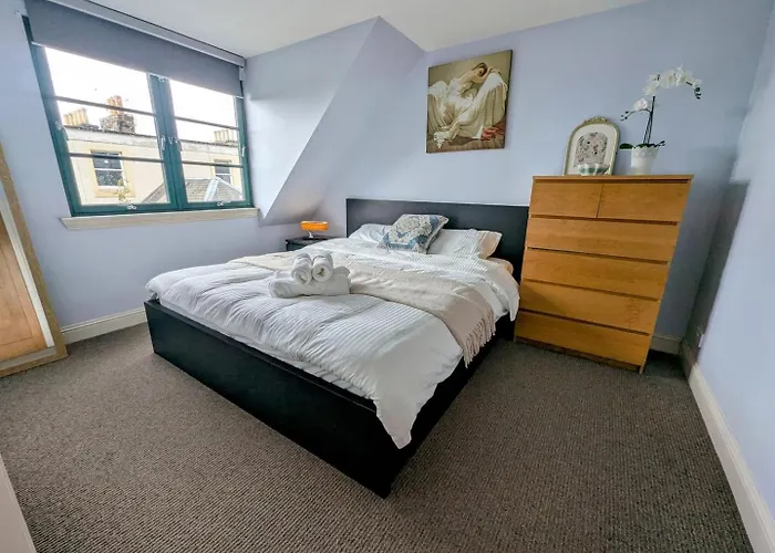 Center Gem-4bd House! Semesterbostad