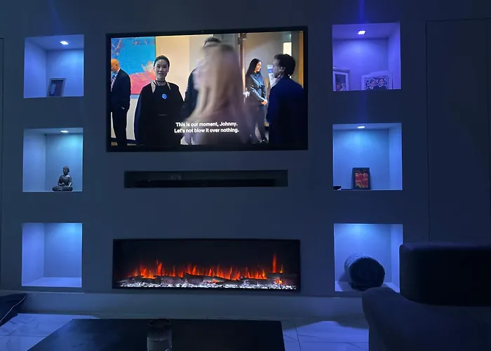 Luxury Waterfront Retreat For Groups 度假居