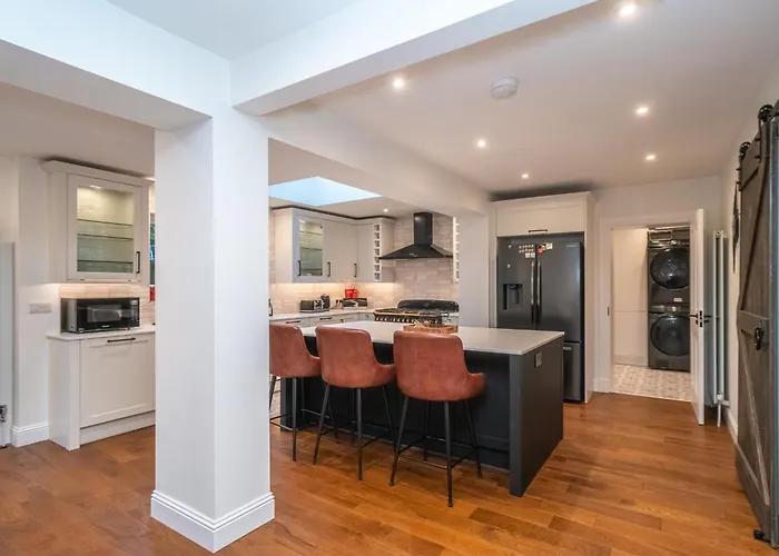 Spacious 5-bed With Garden Parking - Pass The Keys 度假居 *