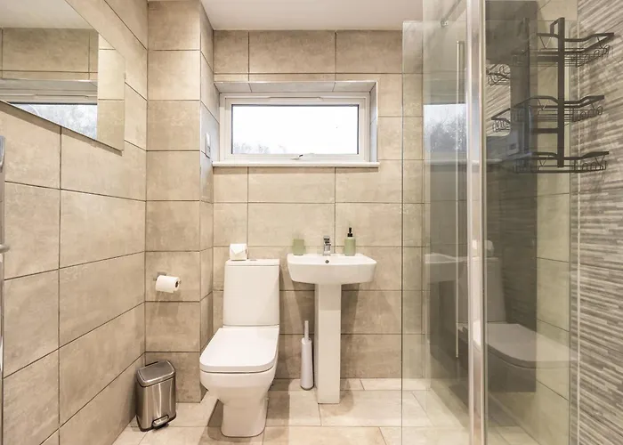 Bright 1-bed With Garden Near Braid Hills Golf Course Ferienhaus *