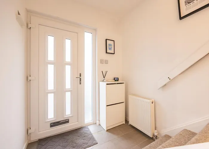 Bright 1-bed With Garden Near Braid Hills Golf Course Ferienhaus