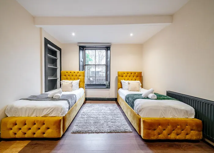 Mcdonalds House 12 Guests 10 Beds 15' Centre