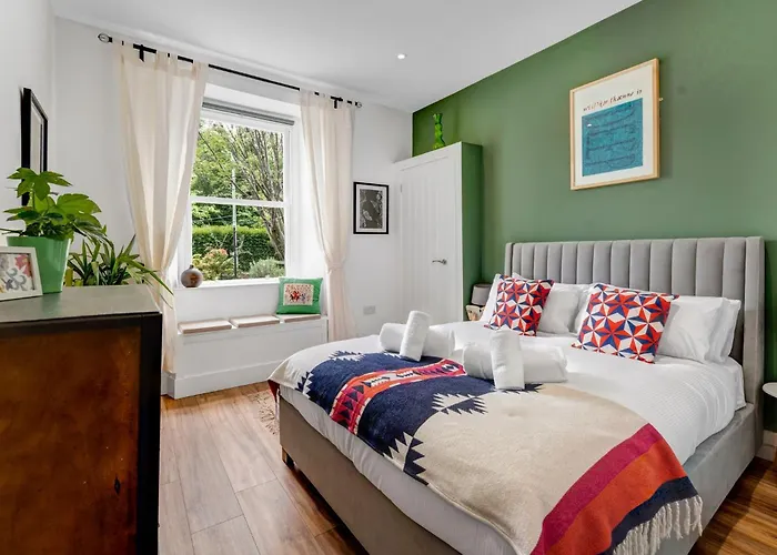 Stylish 2-bed Garden Edinburgh