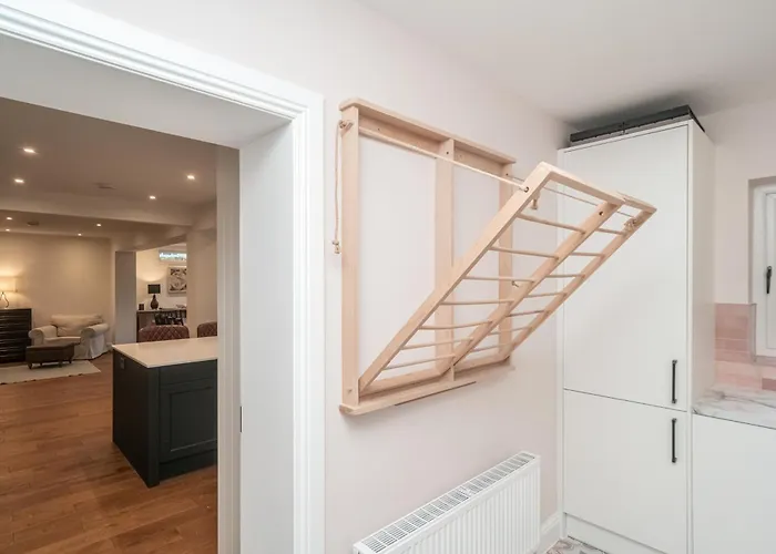 度假居 Spacious 5-bed With Garden Parking - Pass The Keys 爱丁堡