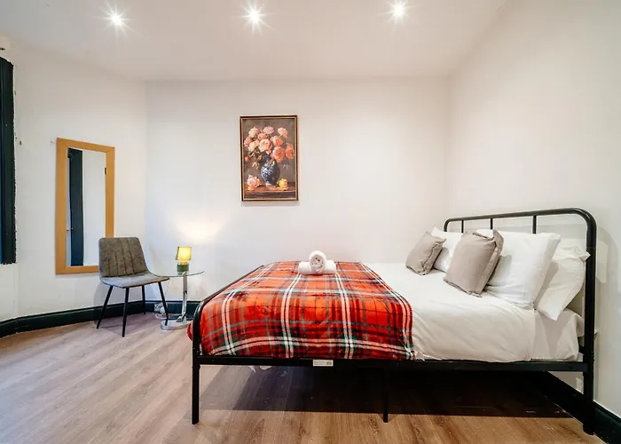 Mcdonalds House 12 Guests 10 Beds 15' Centre