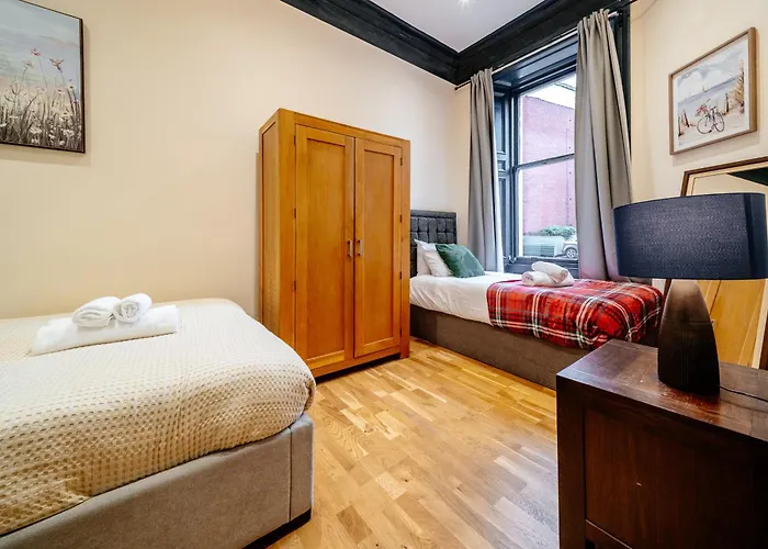 Сasa de vacaciones Mcdonalds House 12 Guests 10 Beds 15' Centre