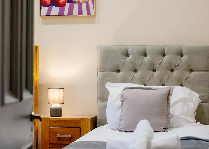 Сasa de vacaciones Mcdonalds House 12 Guests 10 Beds 15' Centre