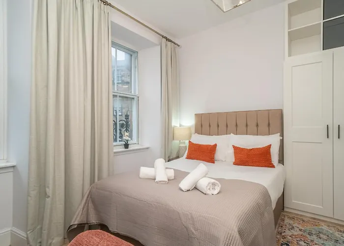 Apartman Charming 2-bed Flat Steps From The Royal Mile - Pass The Keys *