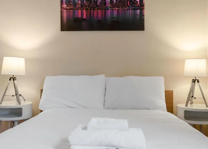 Charming View With Modern Comforts 公寓 *