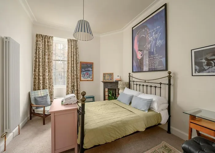 Apartment Quiet 1-bed Flat By The Meadows *