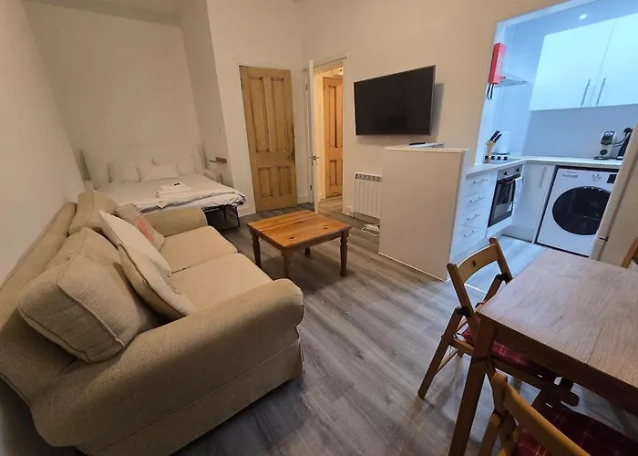 Comfy Semi-central Near Entertainment Park