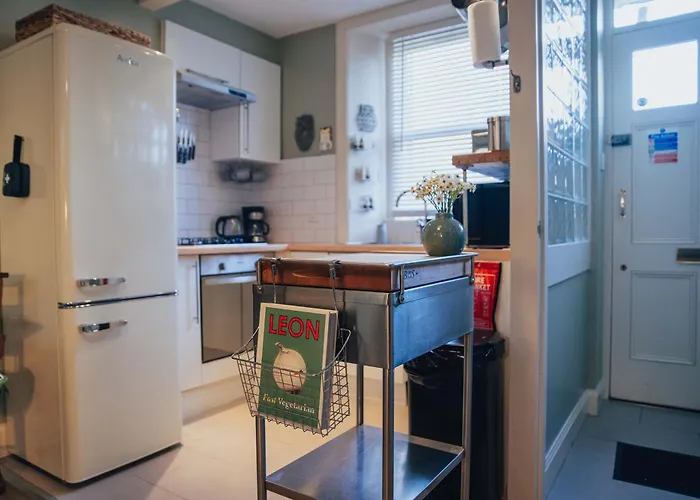 Snug 1 Bed In Edinburgh's Juniper *