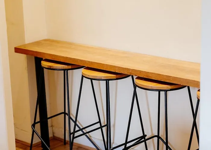 Bottom Of Royal Mile 7 Beds Sleeps 12 3 Bthrooms *