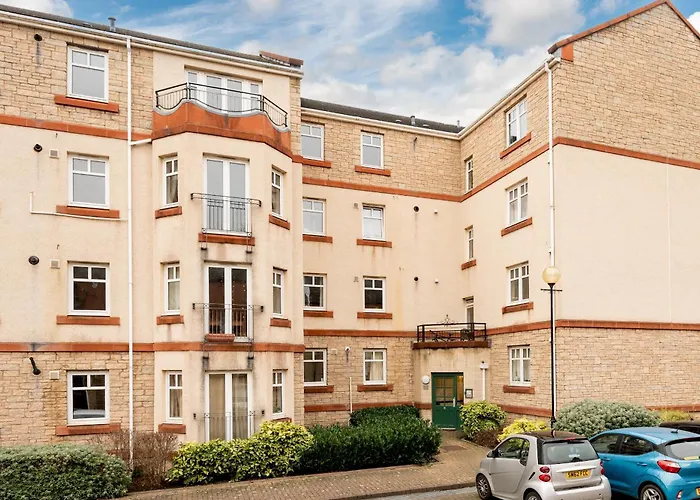 Stylish 2-bed Flat With Balcony Near Haymarket - Pass The Keys *