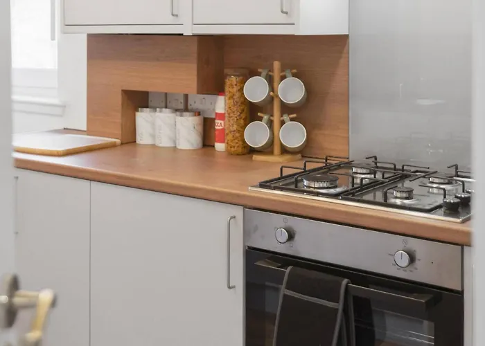 Cozy 2br With Car Parking *