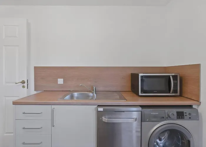 Cozy 2br With Car Parking アパート *