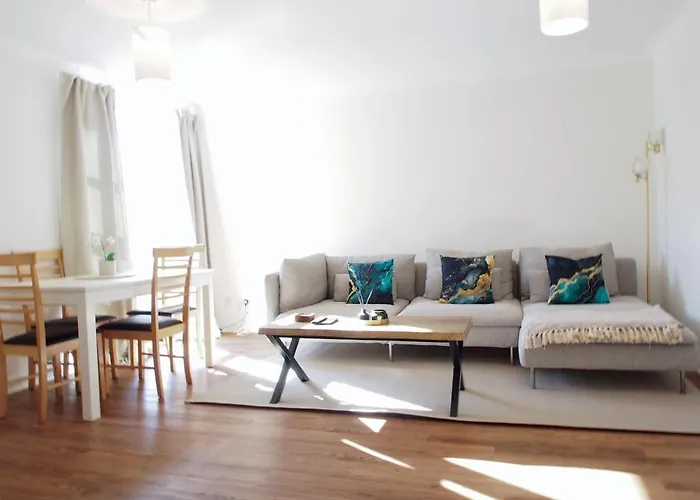 Fettes - Homely 2bd In Quiet Development *