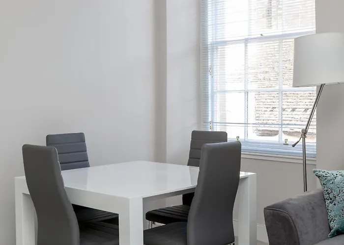 Grassmarket Modern Two Bedroom Edinburgh