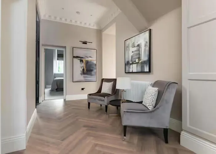 Family Small Group - Parking - Wifi - Sleeps 6 *