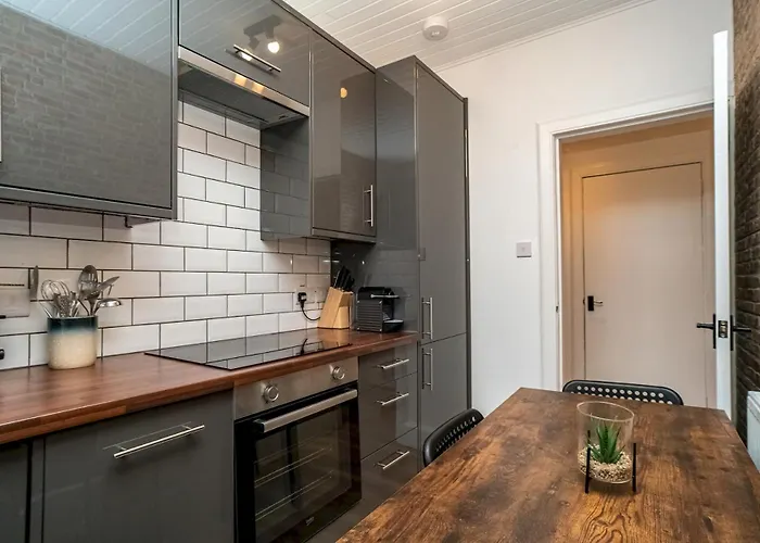 Charming 2-bed Flat Steps From The Royal Mile - Pass The Keys *