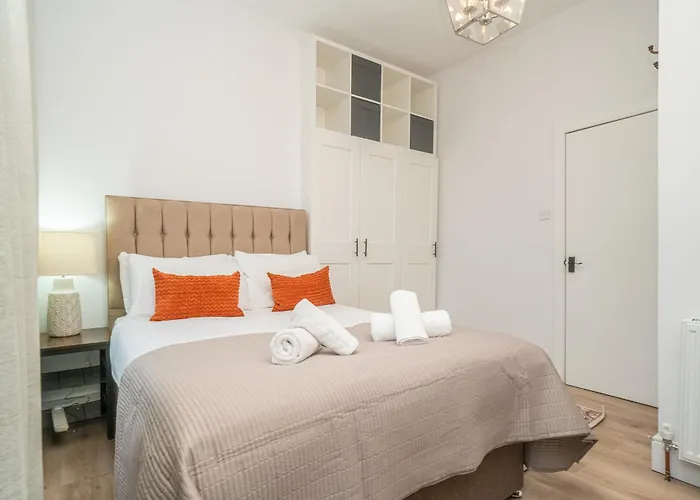 Charming 2-bed Flat Steps From The Royal Mile - Pass The Keys *